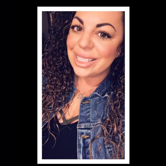 Meet your Posher, Jessica - Picture 1 of 1